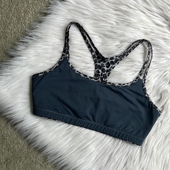 GapFit Reversible Sports Bra - Picture 5 of 7